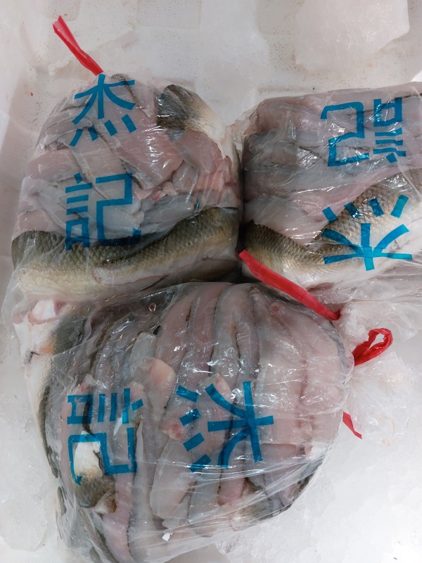 包裝鯪魚肉